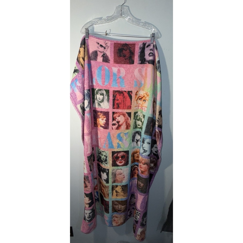 TAYLOR SWIFT Eras Tour Throw Blanket 2023 Concert Pop Star Swifties Pink 39 x 52